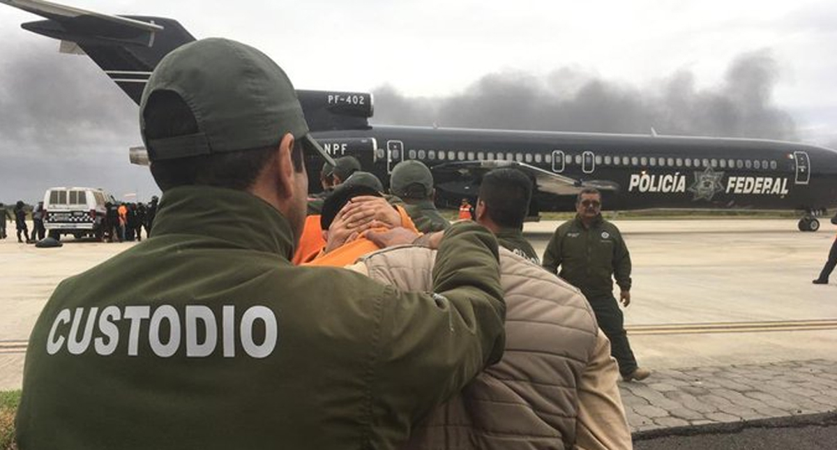 Trasladan a 171 reos de Veracruz a diferentes penales federales