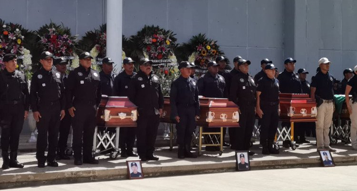 Realizan homenaje a policías asesinados en la Sierra Sur de Oaxaca