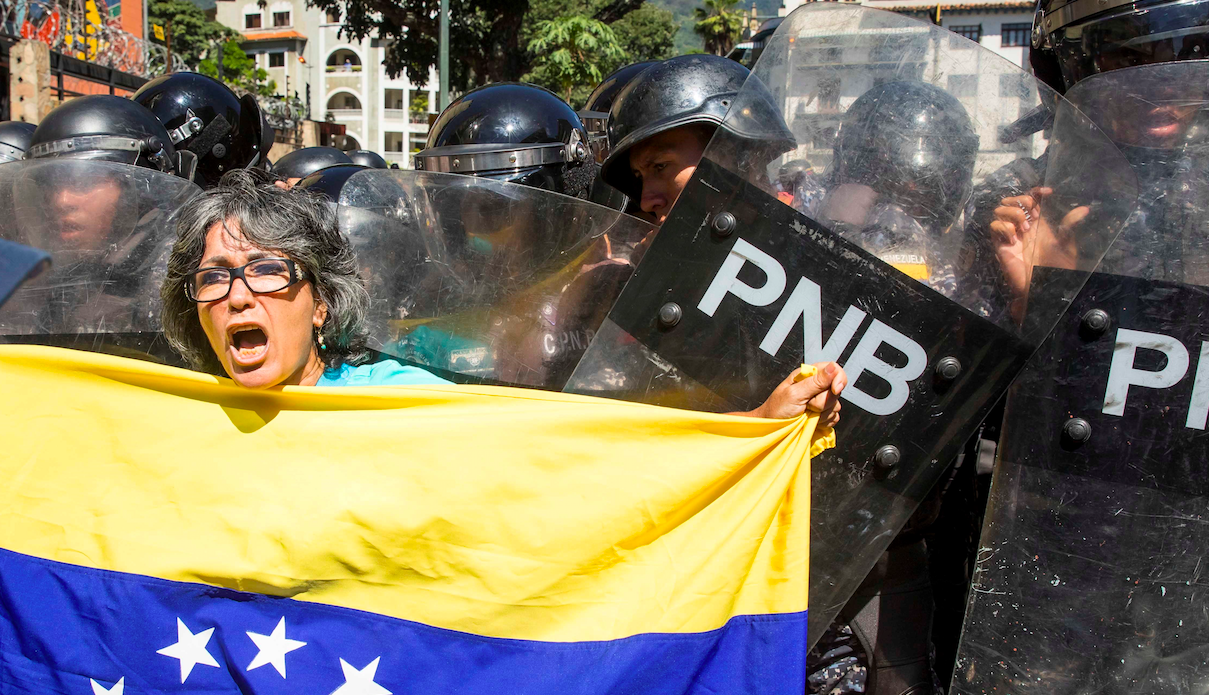 Gobierno de Venezuela afirma que desarmó plan terrorista de la oposición