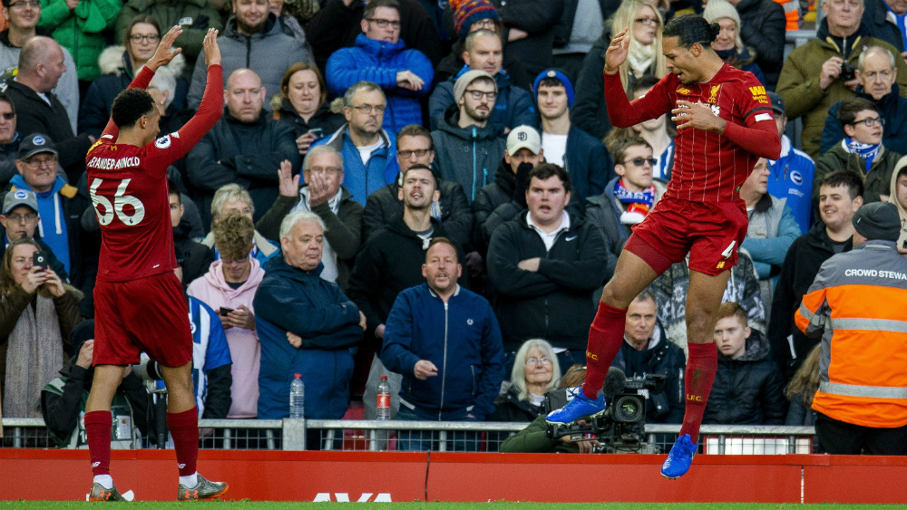 Van Dijk amplía la ventaja del liderato de Liverpool en Premier