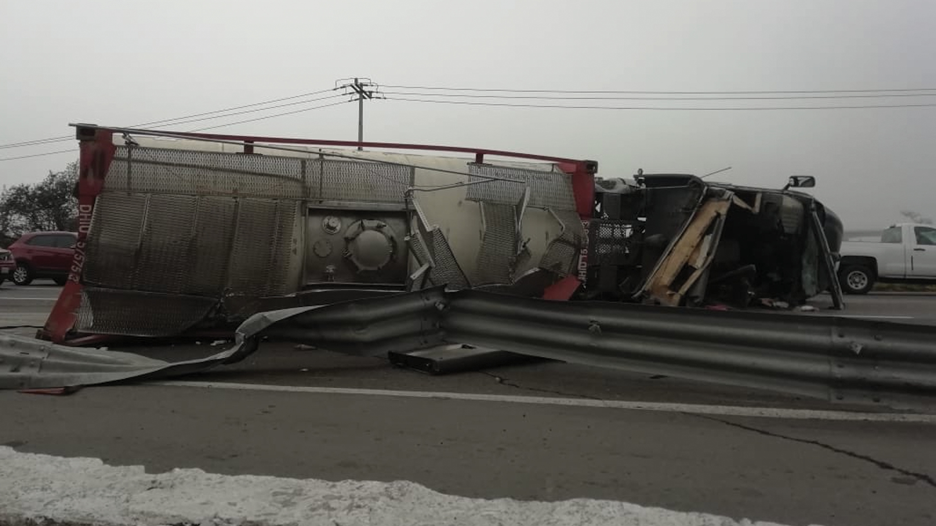 #Video Tráiler vuelca en la autopista México-Toluca