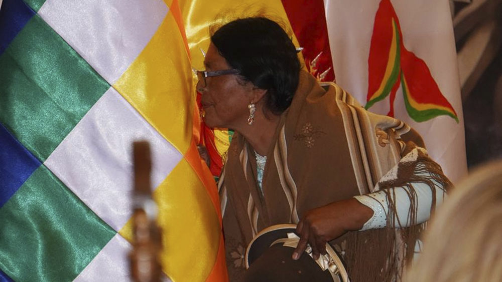 Gobierno de Bolivia introduce nuevos símbolos en actos oficiales Gobierno de Bolivia introduce nuevos símbolos en actos oficiales