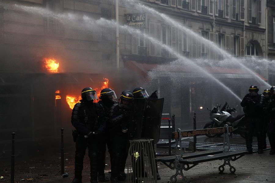 Manifestación en París deja enfrentamientos y 71 detenidos - 83a54a6c33b8034949934a94c716aec17a6061d5w