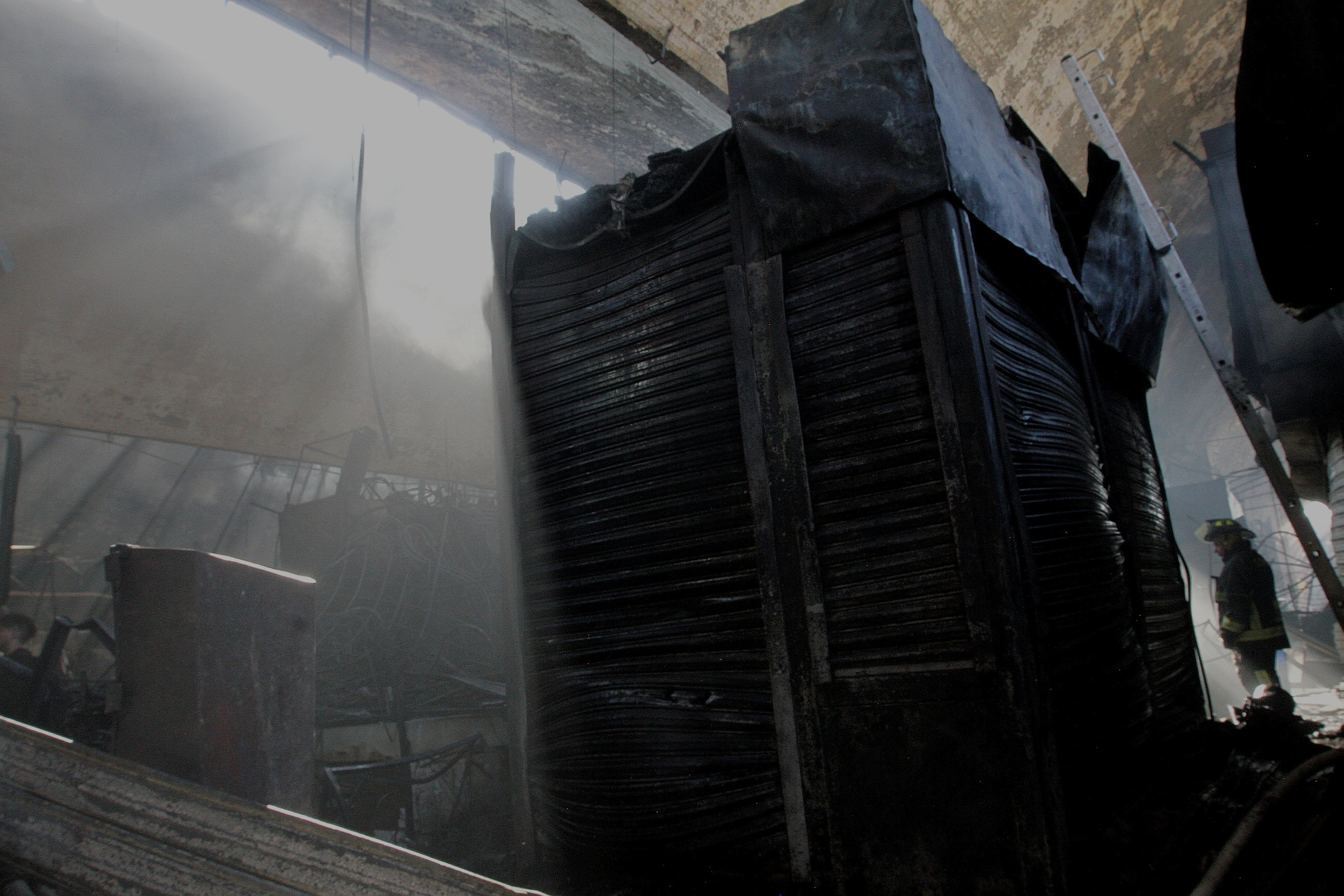 Así quedó el mercado de La Merced tras el incendio en la nave mayor - 91225064