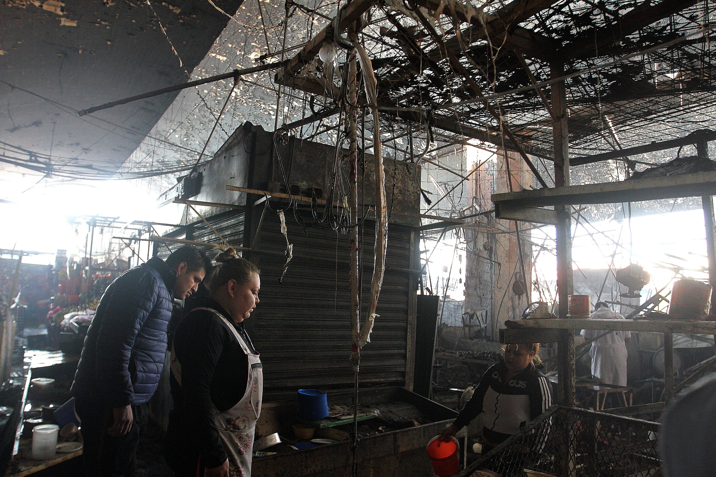 Así quedó el mercado de La Merced tras el incendio en la nave mayor - 91225067