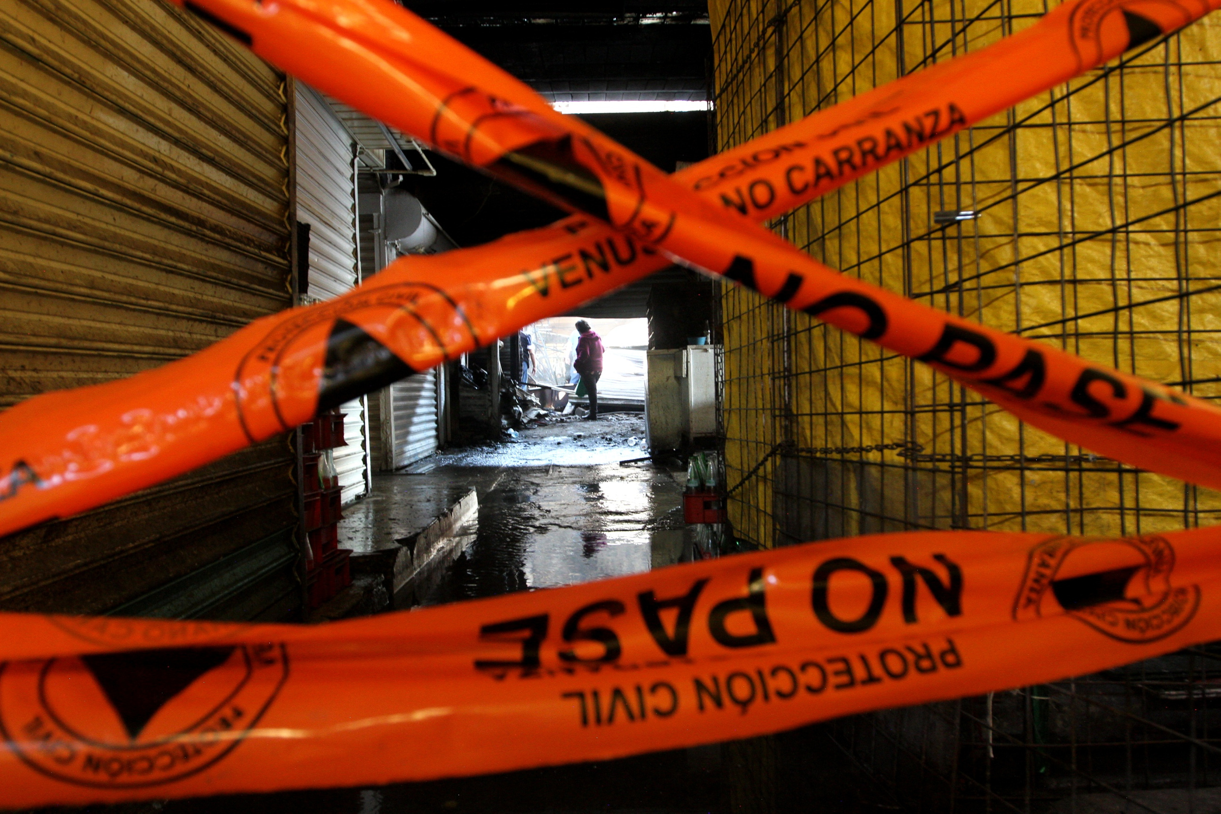 Así quedó el mercado de La Merced tras el incendio en la nave mayor - 91225079