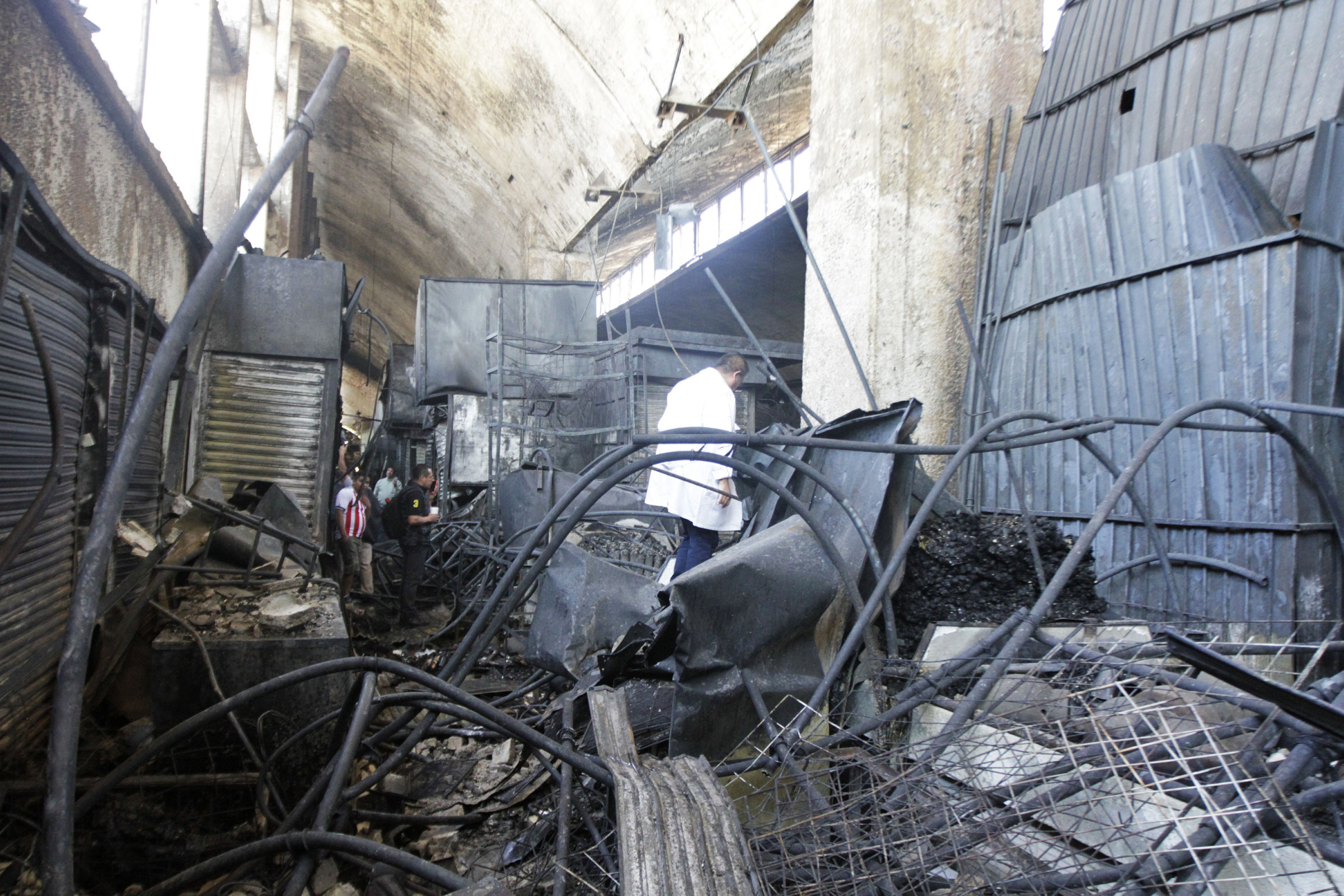 Así quedó el mercado de La Merced tras el incendio en la nave mayor - 91225116