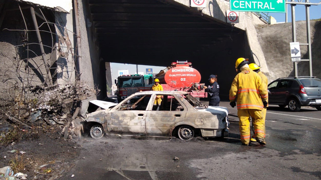 Taxista muere calcinado tras chocar contra puente en la México-Querétaro - accidente-1