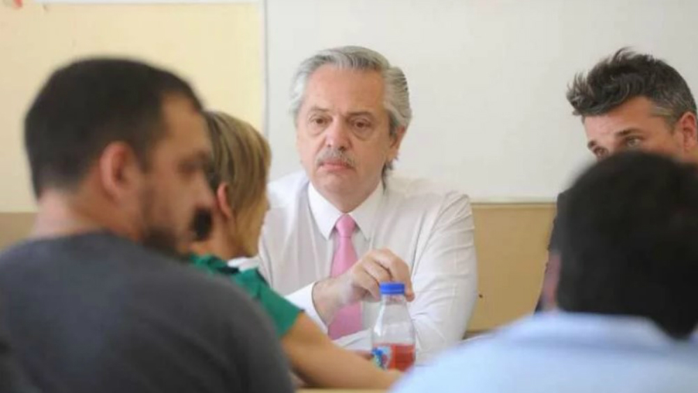 Alberto Fernández vuelve a la universidad para hacer un examen a sus alumnos Alberto Fernández vuelve a la universidad para hacer un examen a sus alumnos