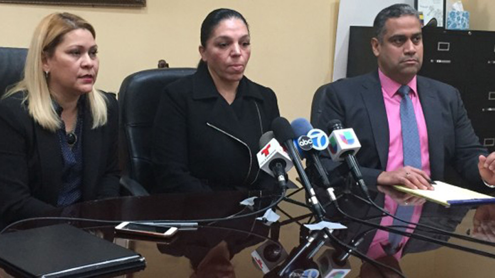 Familia mexicana con residencia en EE.UU. sufre ataque en carretera - alejandra-gomez-en-conferencia-de-prensa-sobre-ataque-a-su-familia-en-mexico