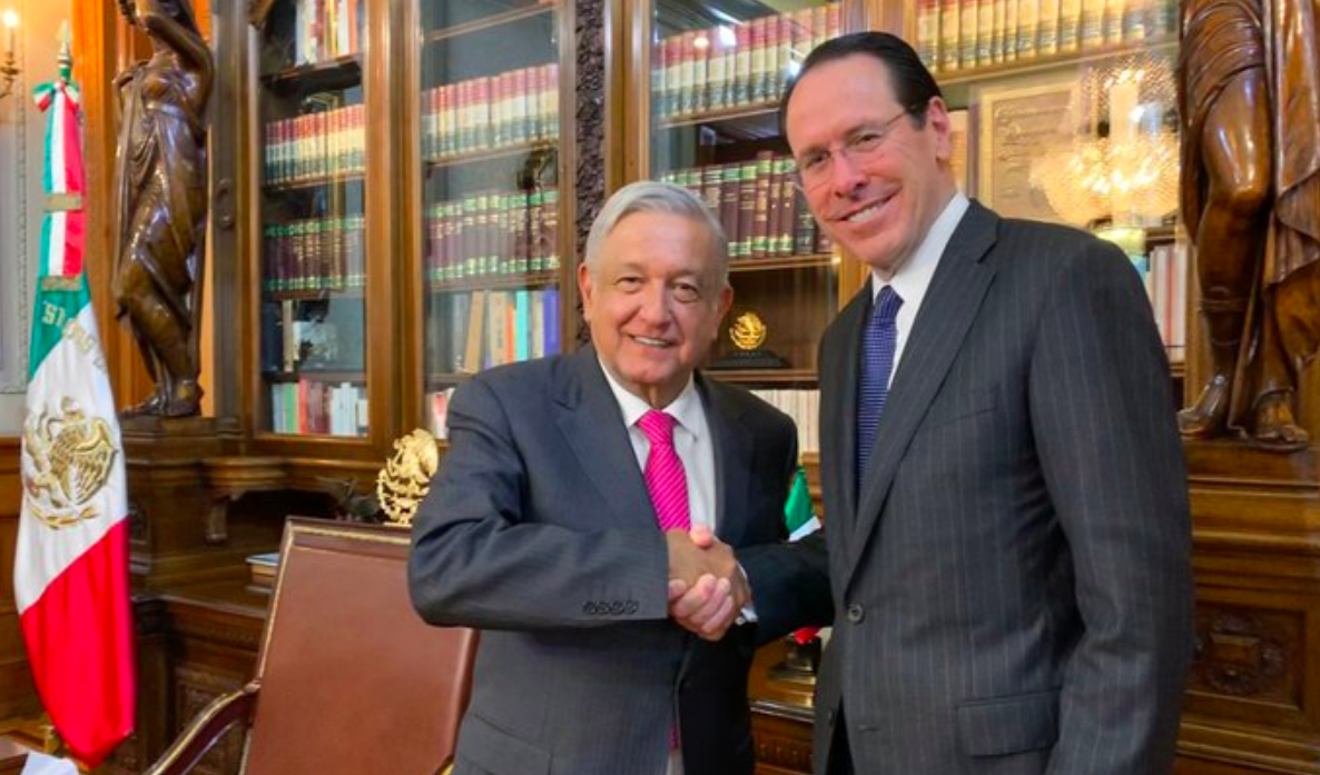 López Obrador se reúne con director de AT&T en Palacio Nacional