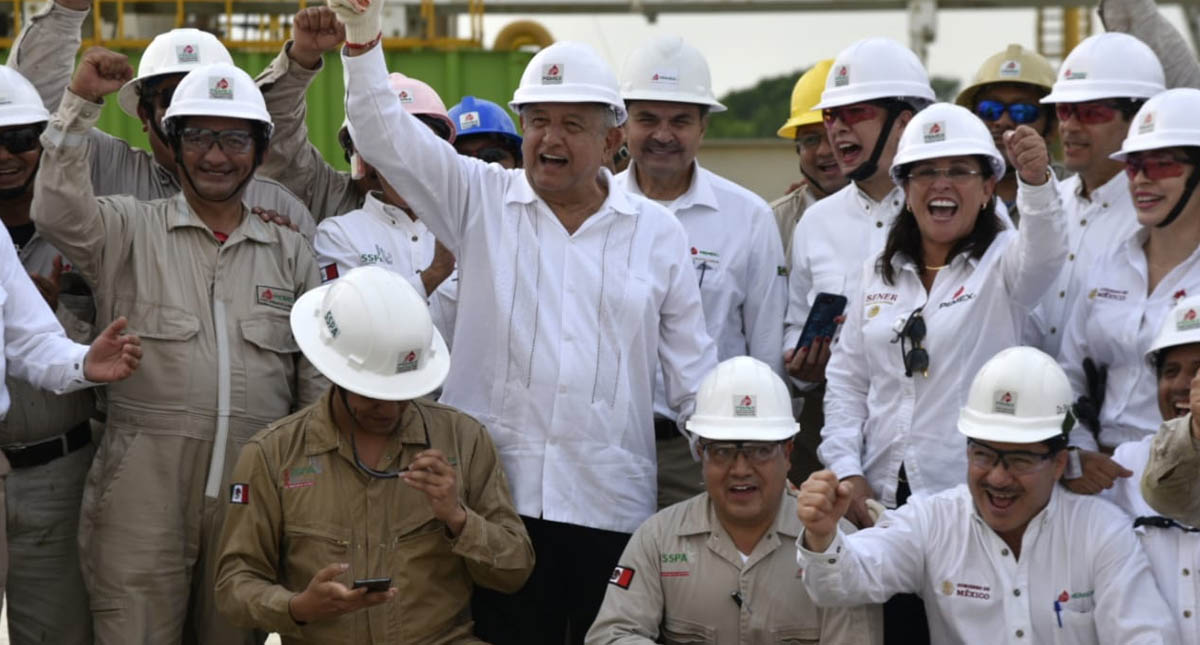 Salvamos a Pemex y se recuperó la producción petrolera, asegura AMLO