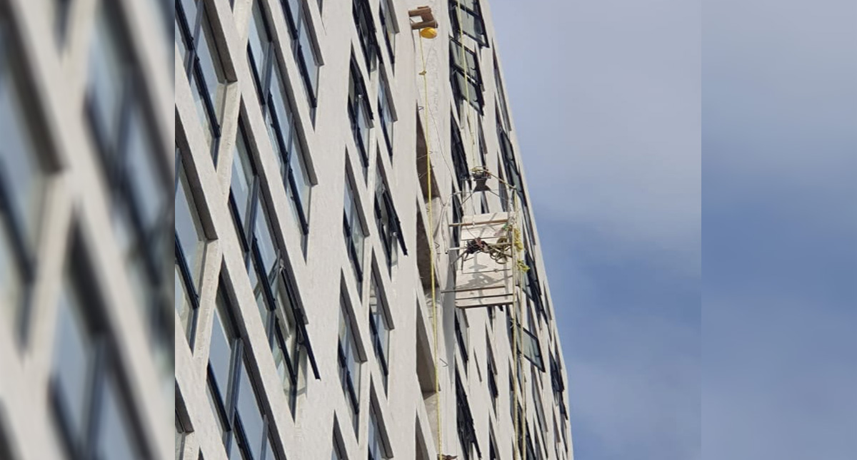 Trabajador muere al caer de andamio a una altura de 24 metros - andamio-suelto-en-la-colonia-granjas-mexico