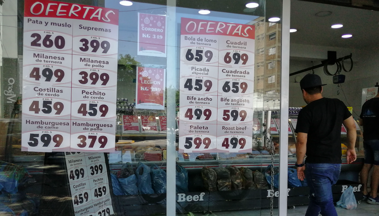 Economía argentina se mantiene en recesión desafiando al gobierno Economía argentina se mantiene en recesión desafiando al gobierno