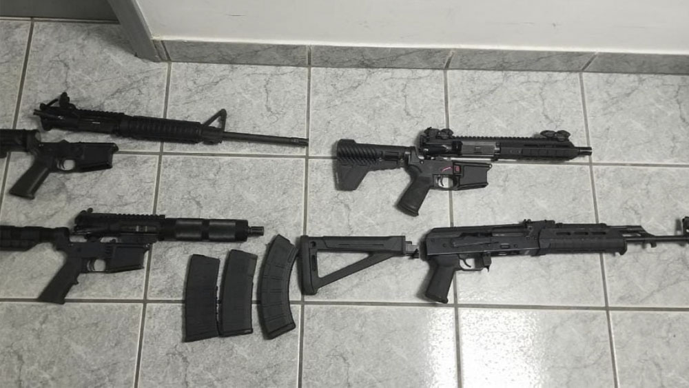 Detienen en Sonora a estadounidense con armas de alto calibre
