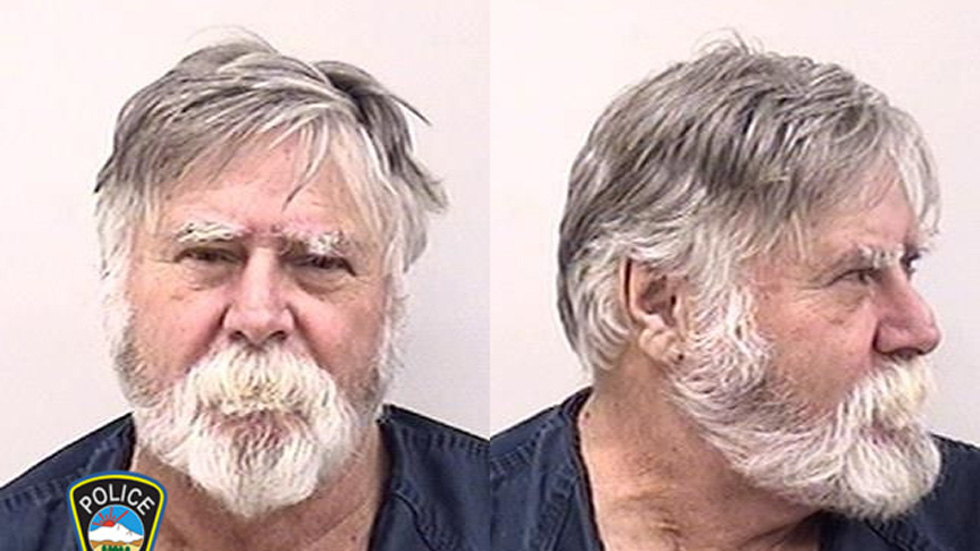 Hombre asalta banco en EE.UU. y arroja el dinero a peatones