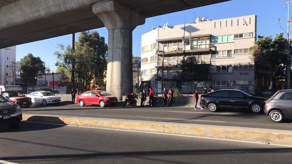 Choque múltiple en Anillo Periférico involucra seis autos