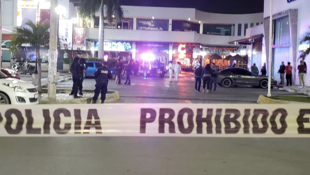 FGE investiga balacera en bar de Cancún que dejó dos muertos