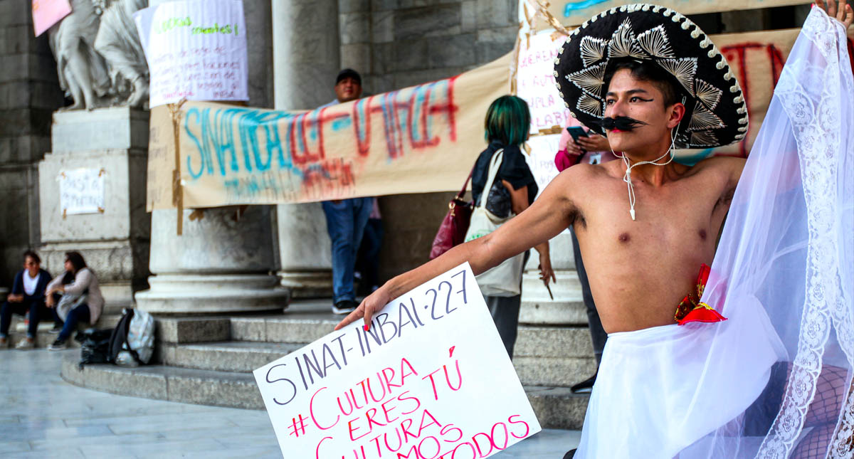 "Zapata es de todos", reclama la comunidad LGBT en Bellas Artes - bellas-artes-zapata-protesta