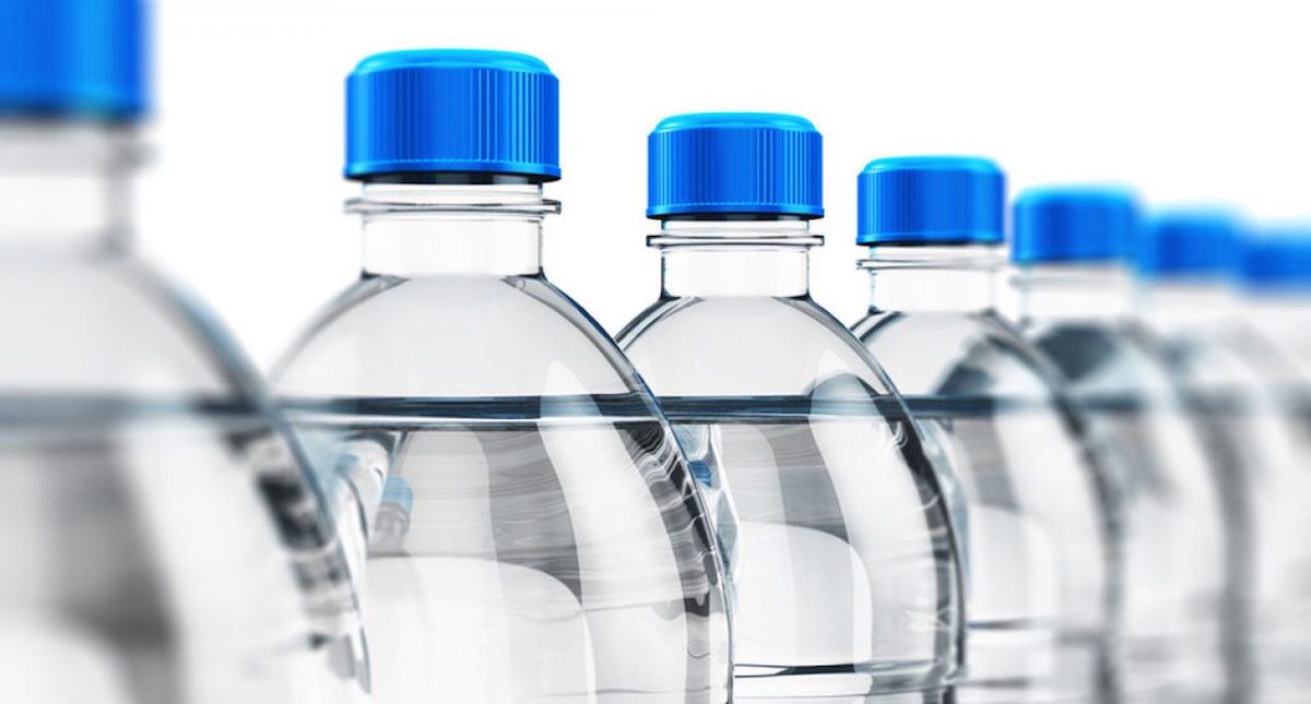 Sustancia usada en envases plásticos puede causar cáncer, alerta la UNAM