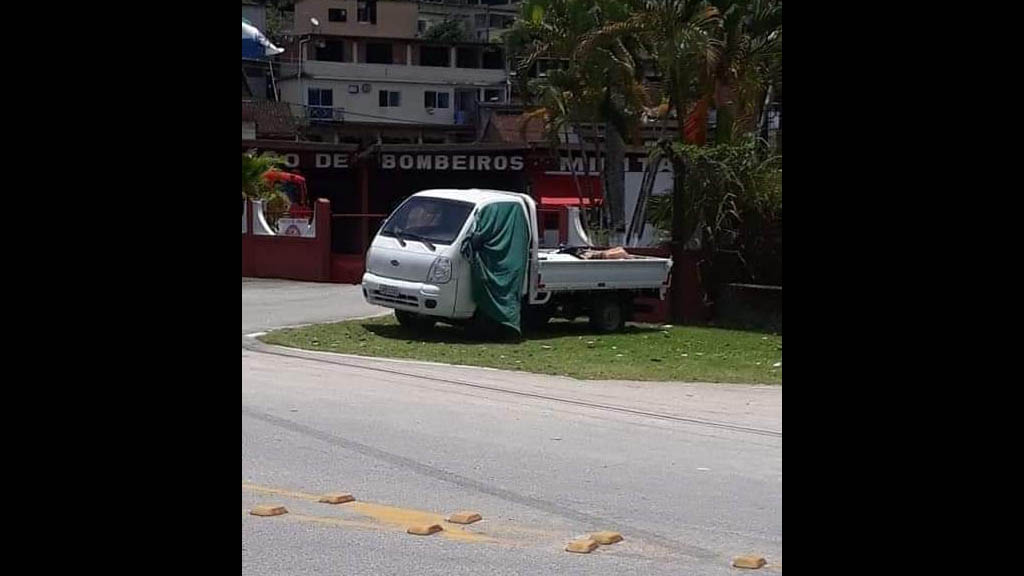 Hallan camión con siete cuerpos en Río de Janeiro