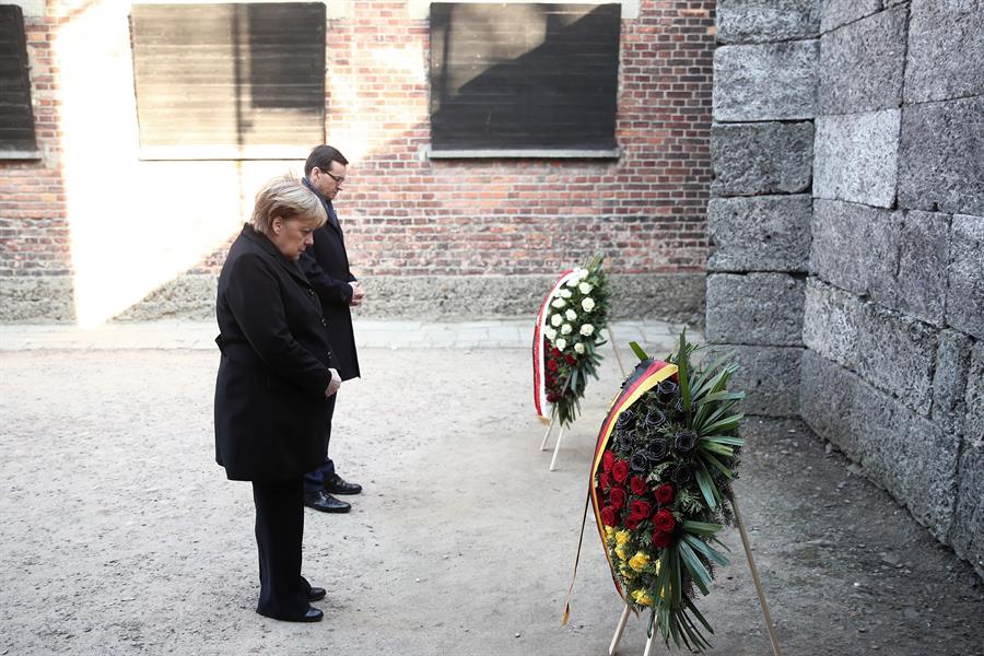 'Me siento profundamente avergonzada', Merkel al visitar el campo de Auschwitz - c1aa801a838c556eb46e1b5c804f4c49a0a444dew