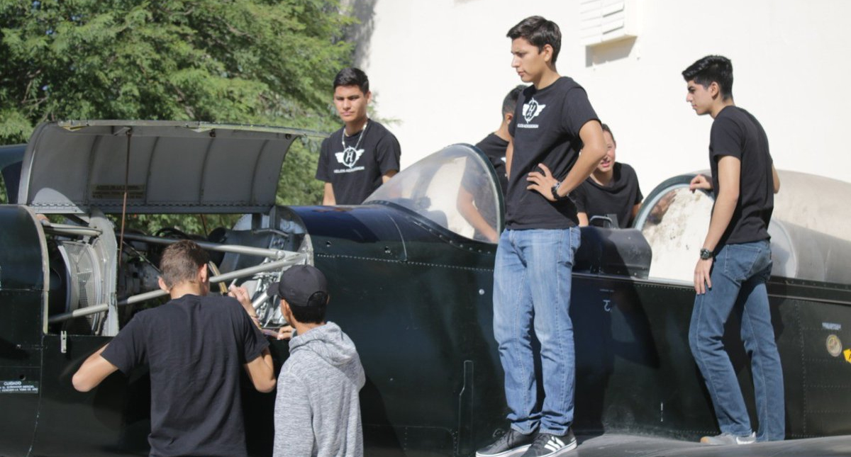 Estudiantes de Hermosillo crean sistema para reducir cableado en aviones