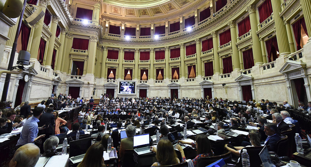 Hijo de los Kirchner liderará bloque oficialista en Cámara de Diputados de Argentina