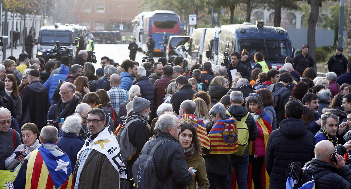 Fuerte dispositivo de seguridad por protestas en estadio durante clásico español
