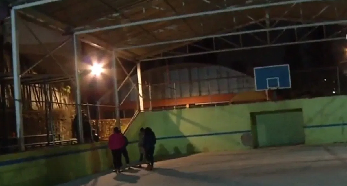 Joven muere por descarga eléctrica en Iztapalapa cuando jugaba futbol