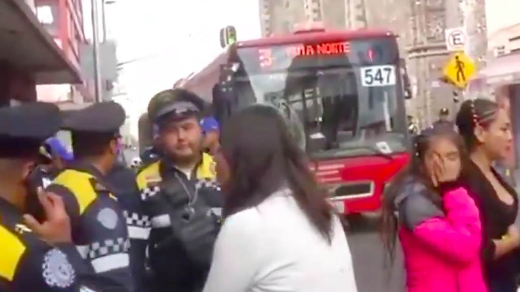 Metrobús atropella a hombre en el Centro Histórico