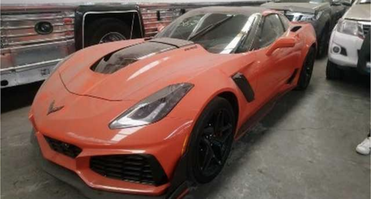 Aeronaves, camionetas blindadas y vehículos de lujo; así la ‘madre de todas las subastas’