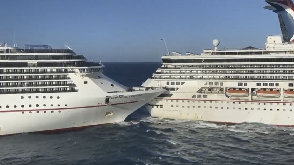 #Video Chocan cruceros en Cozumel