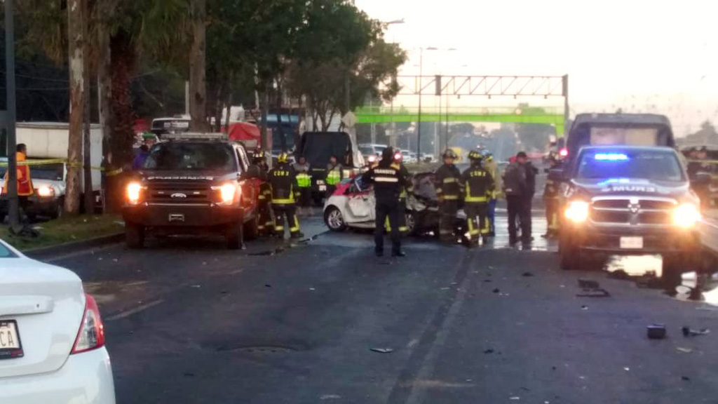 Choque deja cinco personas muertas en Iztapalapa
