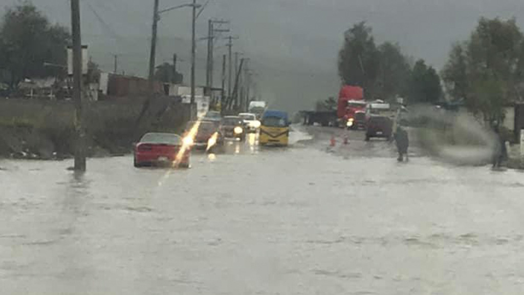 Lluvias en Tijuana inundan vialidades principales - colonia-el-nino-ojo-de-agua