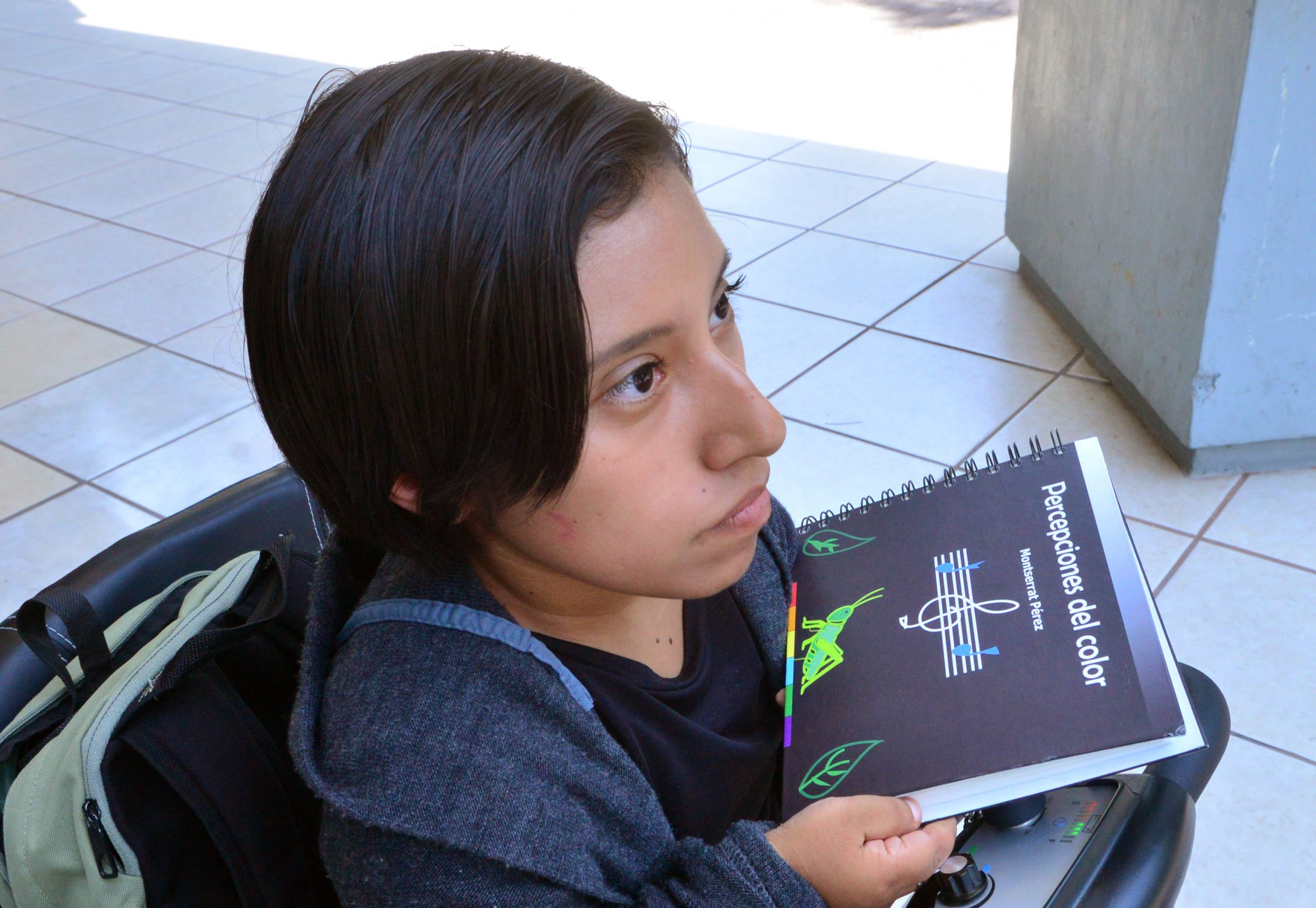 Estudiante de la UNAM crea libro en braille para identificar colores - colores-braille-unam-scaled