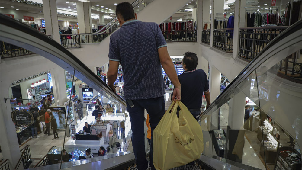 AMLO afirma que confianza del consumidor sigue en niveles altos pese a datos a la baja