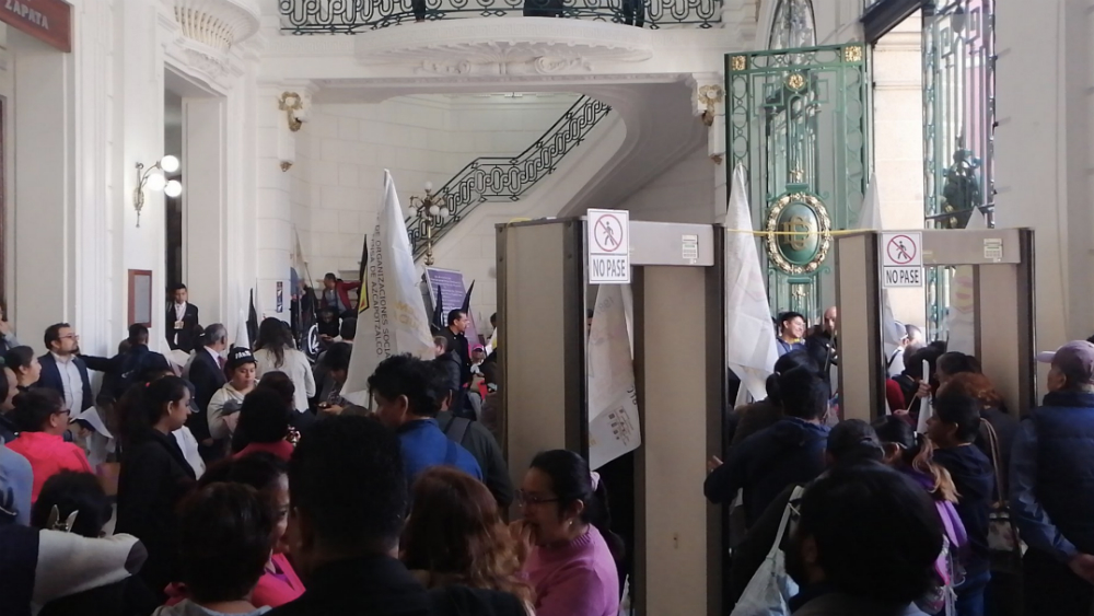 Asamblea de Barrios da ‘portazo’ en Congreso de la Ciudad de México