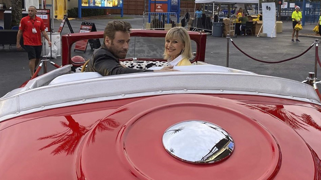 Olivia Newton-John y John Travolta reviven a 'Sandy' y 'Dany' - dany-y-sandy-en-ford-deluxe-1948