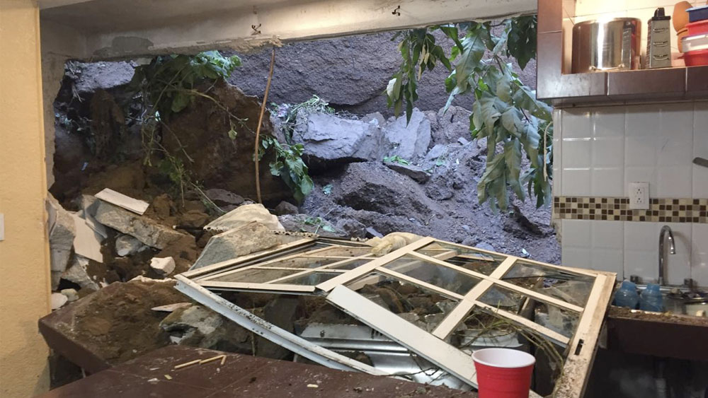 Deslave afecta viviendas en Álvaro Obregón; no hay lesionados