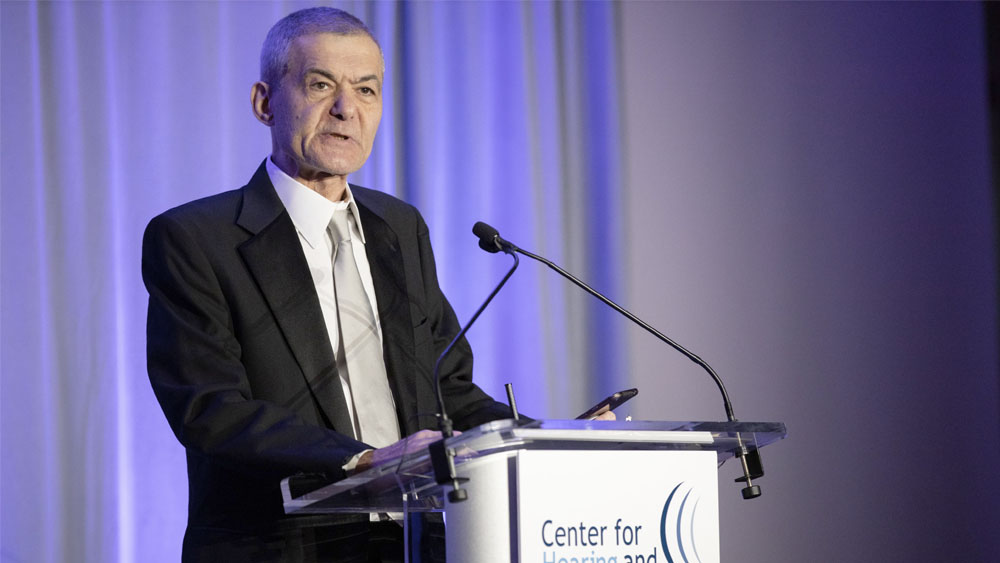 Científico con dificultades del habla crea herramienta para ser entendido