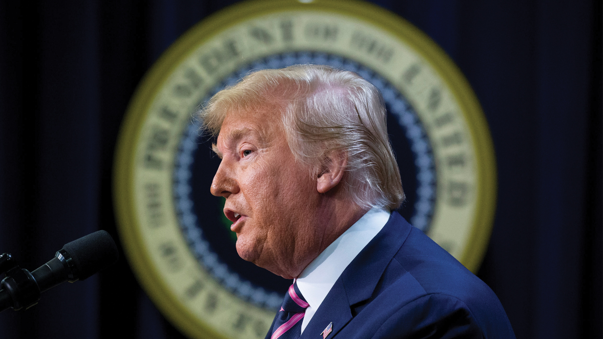 Trump firmará gastos de Defensa que incluyen financiamiento del muro fronterizo