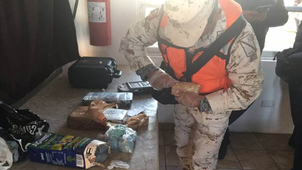 Hallan fentanilo y cocaína ocultas en empaque de jugo en Sonora