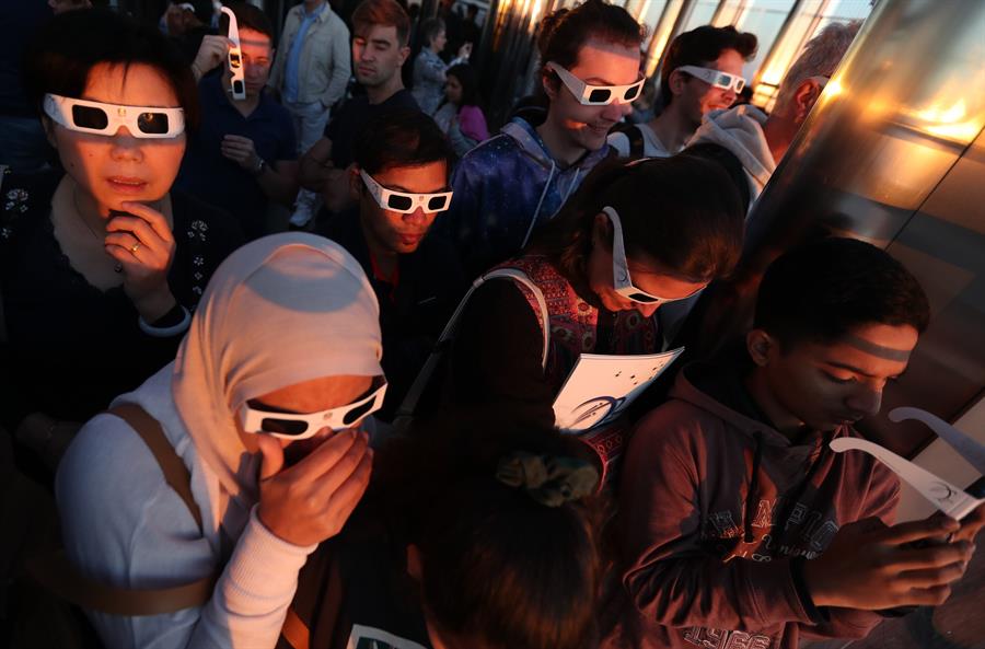 Eclipse anular de Sol atrae a miles de personas en Asia - eba961bdd8b7266a19ce17acd2a353a831440342w