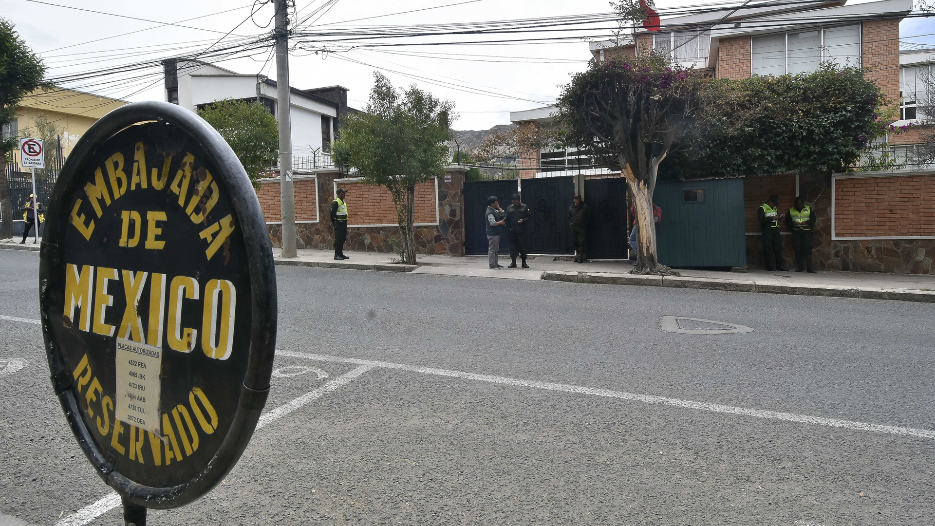 Nuevo Gobierno de Bolivia decidirá estado de acogidos en Embajada de México