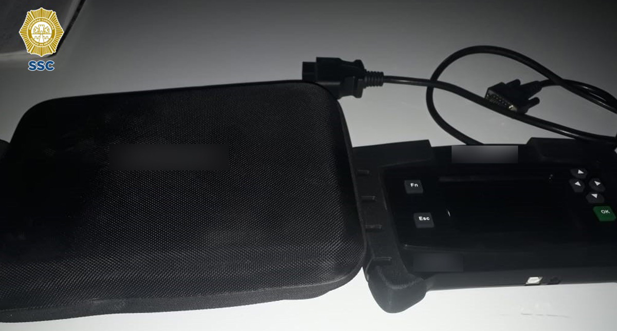 La nueva modalidad para robar autos último modelo en la Ciudad de México - escaner-que-desactiva-codigos-de-seguridad-de-un-vehiculo-ultimo-modelo