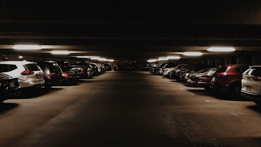 Senador propone cobrar estacionamiento por minuto y no por hora