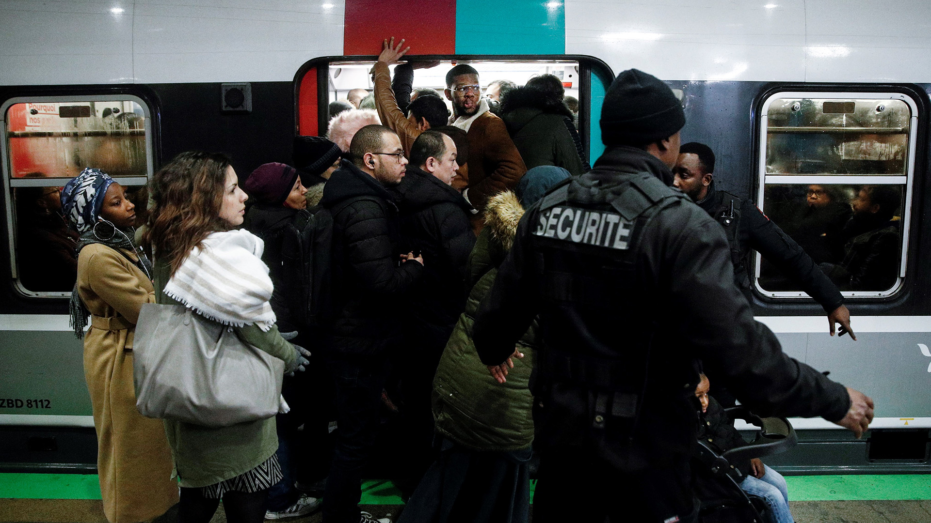 París vive jornada negra por huelga del transporte público