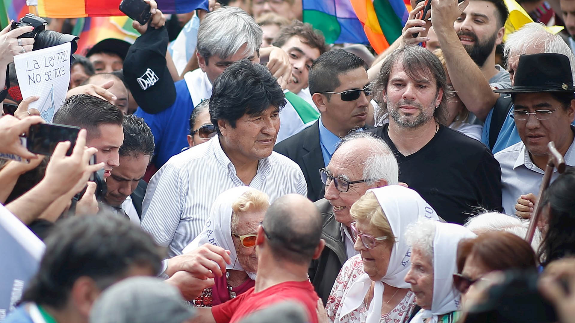 Evo Morales asiste a marcha en Argentina