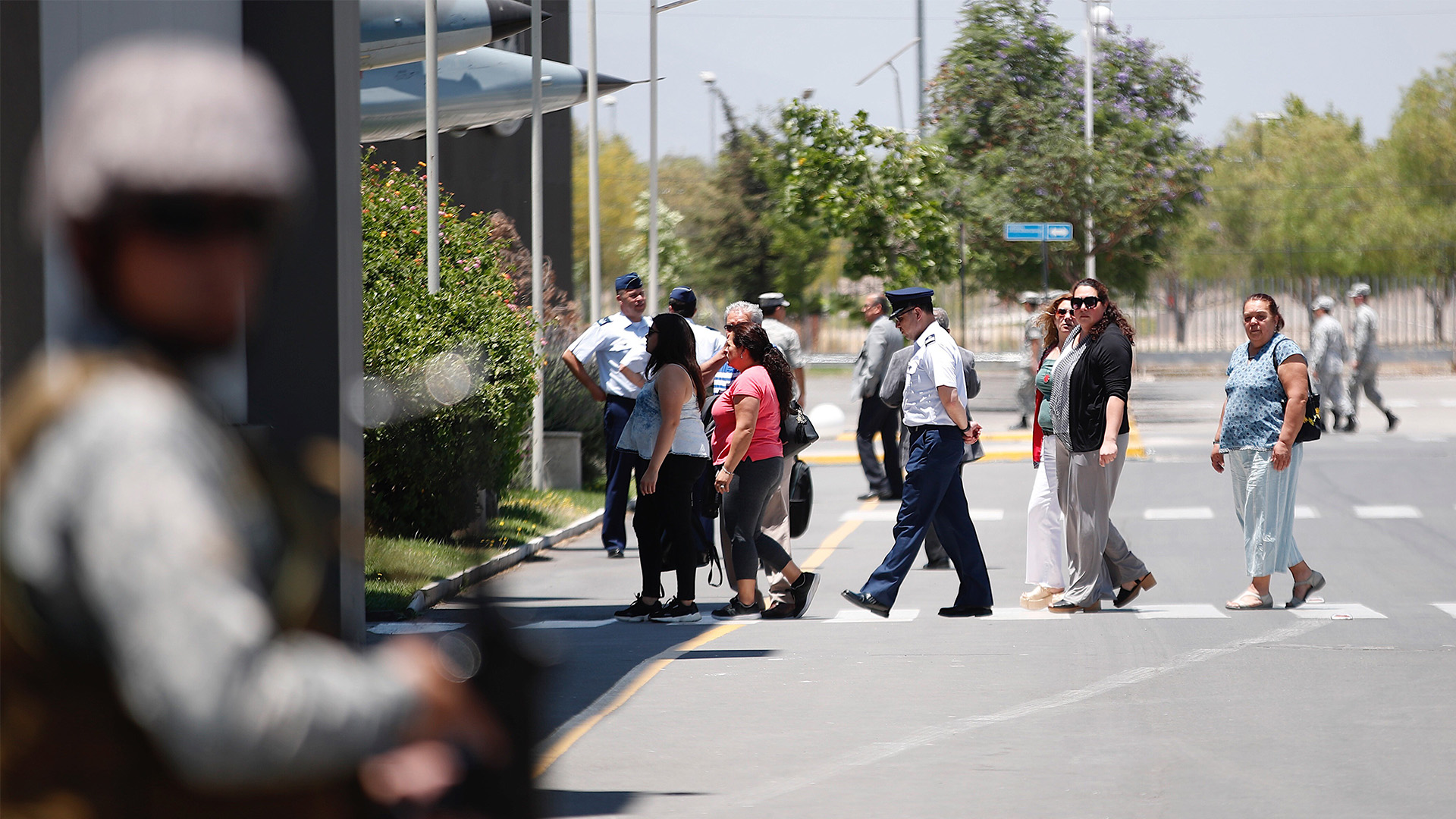 Llevan restos humanos de avión siniestrado en Chile a base militar